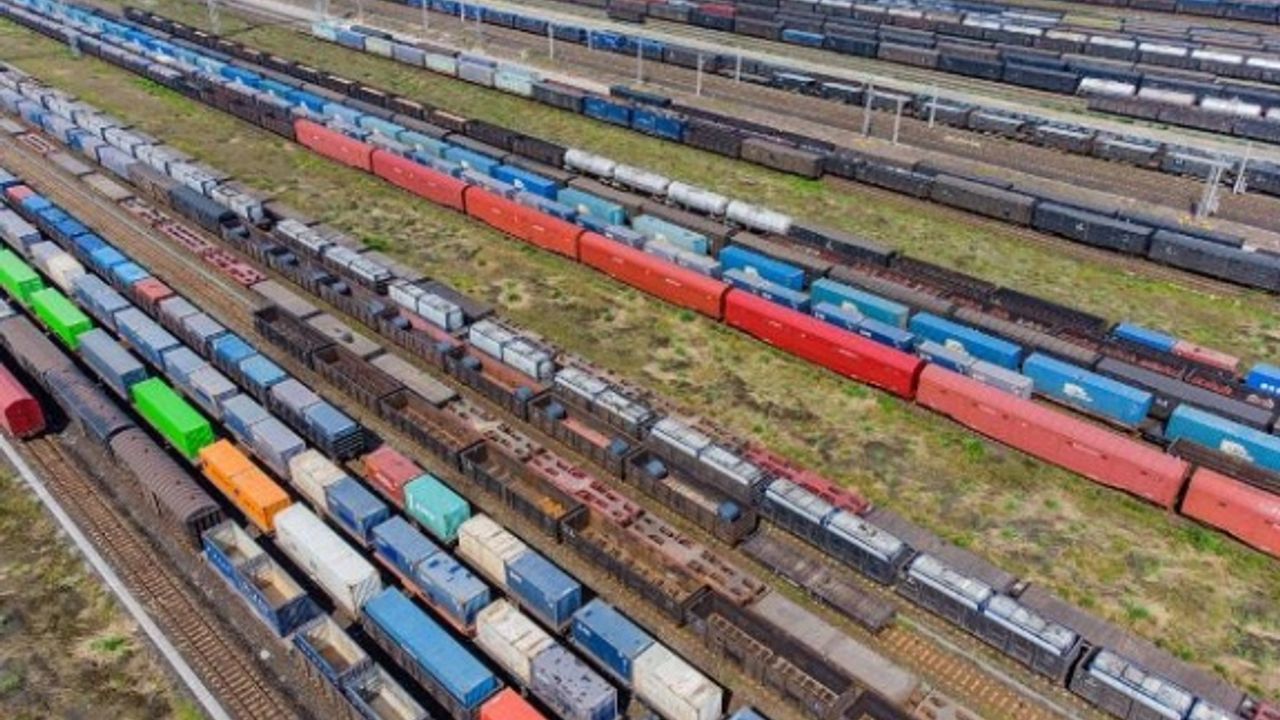 Çin’de mayısta demiryolları ile 340 milyon ton yük taşındı