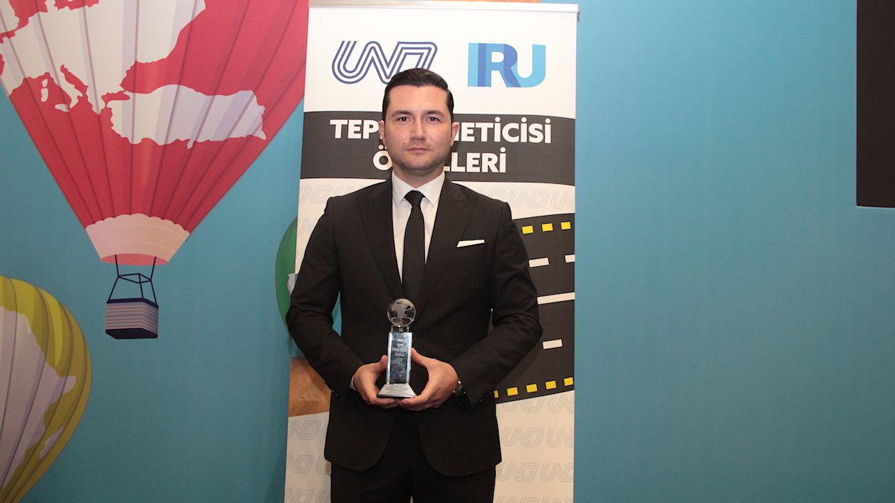 Cemil Can Yalçın IRU Tepe Yöneticisi ödülünü aldı