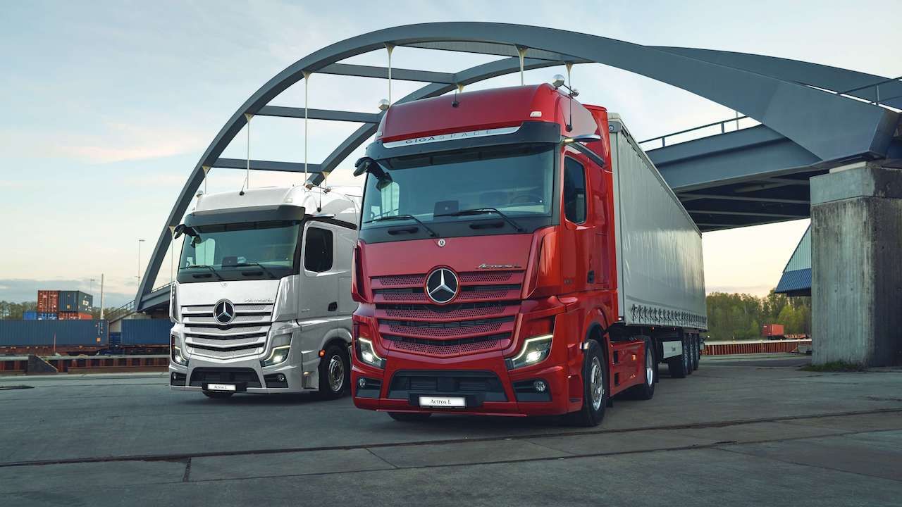 Mercedes kamyonlar yenilenen özelliklerle sunuluyor