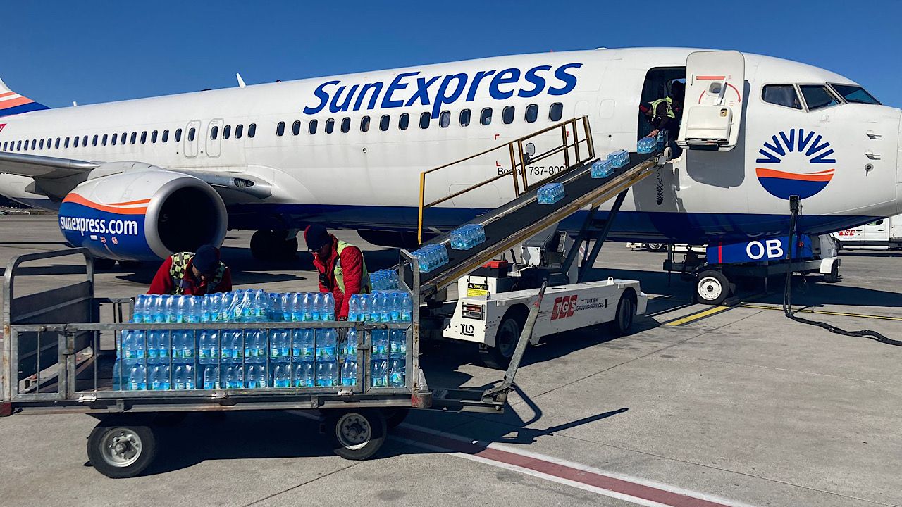 SunExpress, 60 özel uçuşla 4 bin kişiyi tahliye etti