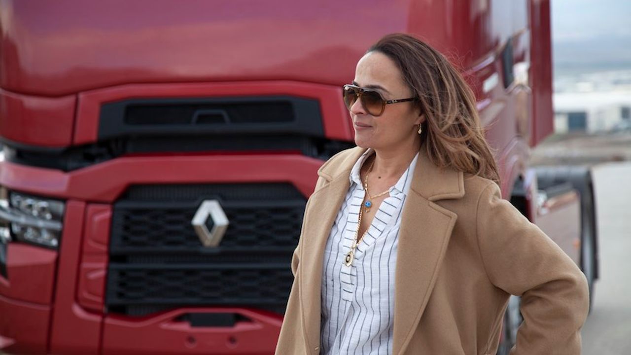Dünya Kadınlar Günü'nde Renault Trucks ile yoluna devam ediyor