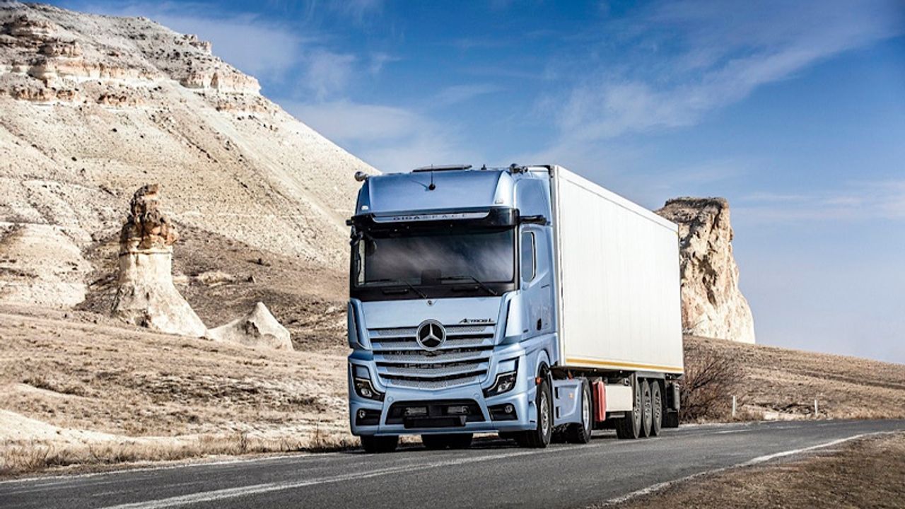 Mercedes ilk çeyrekte 3 bin 30 kamyon, 883 otobüs ihraç etti