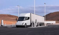 Tesla müjdeyi verdi!  Elektrikli kamyonu Semi yollara çıkıyor