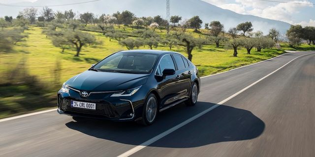 Toyota'nın sattığı her 10 otomobilden 4'ü hibrit oldu