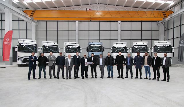 Renault Trucks'tan Oğuzhan Ağır Nakliyat'a 70 adetlik paket teslimat