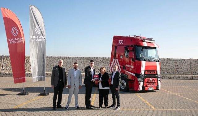 Cumhuriyetin 100. yılına özel tasarlanan Renault Trucks çekicisinin sahibi AGİT oldu