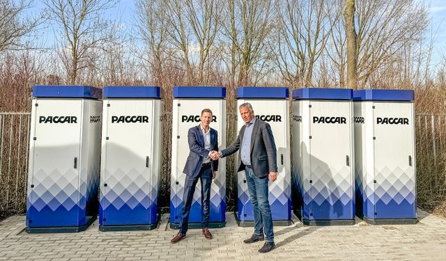 DAF'ın Hollanda'daki Elektrikli Kamyon Merkezi kendi elektriğini üretiyor
