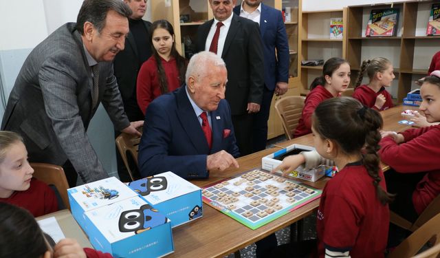 Yalçın Şentürk mezun olduğu okula “Robotik Kodlama Sınıfı” kurdu