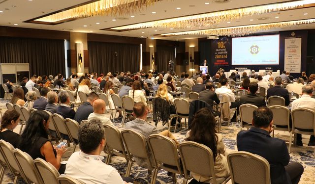 Türkiye'nin Küresel Lojistikteki Rolü Tartışıldı: Krizler Fırsata Çevrilebilir Mi?