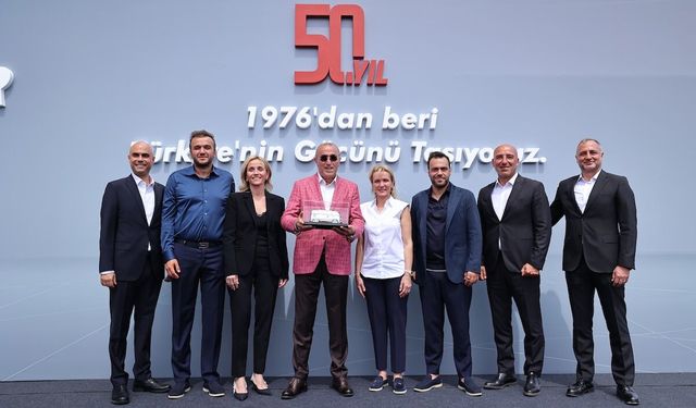 Volkswagen Ticari Araç'lardan Abdurrahim'in Albayrak'a anlamlı hediye