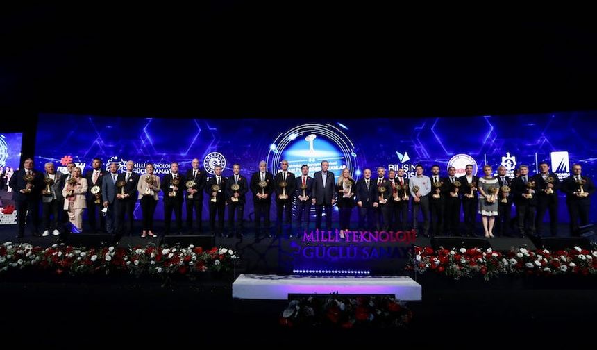 Prometeon Türkiye'ye “İstihdamını en fazla artıran sanayi firmaları” kategorisinde ödül aldı