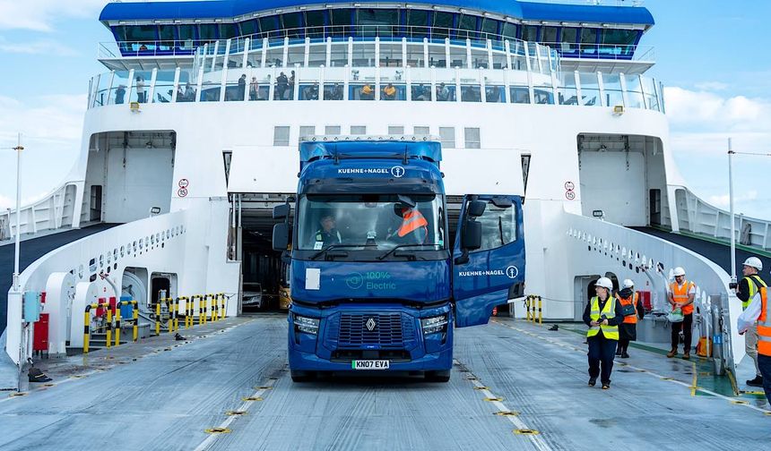 Renault Trucks E-Tech T Manş Denizi'ni geçerek yük taşıdı