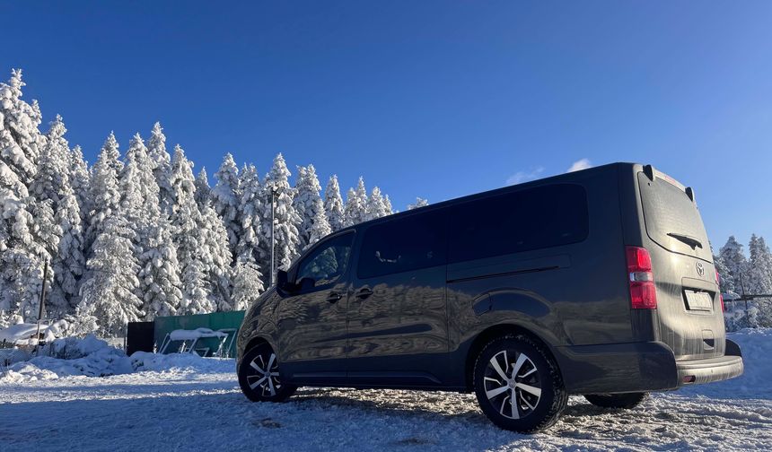 Beyaz örtü üzerinde bir VIP Lounge: Toyota Proace Verso 2.0 D 180 HP test sürüşü