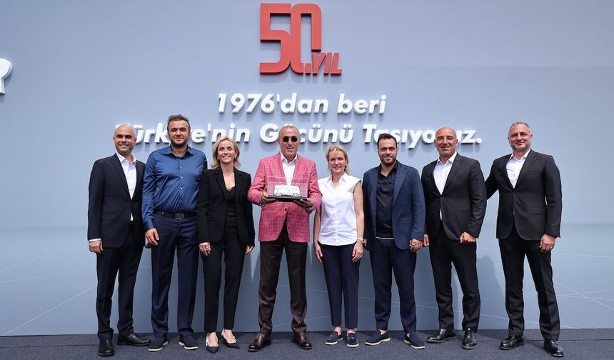 Volkswagen Ticari Araç'lardan Abdurrahim'in Albayrak'a anlamlı hediye