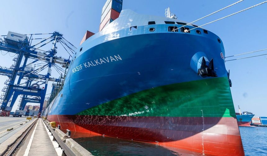 Türkiye’nin dev LNG’li konteyner gemisi Marport’ta yanaştı