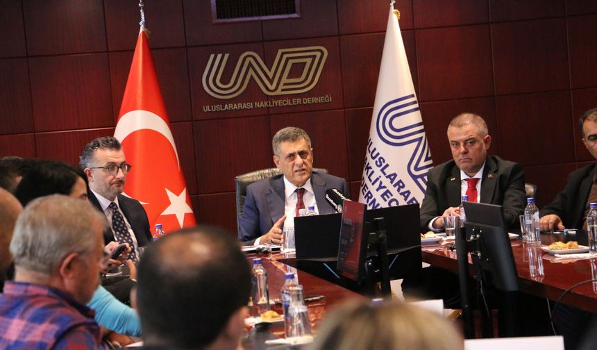 Türk lojistik sektöründen AB’ye ortak çağrı:  "TIR SÜRÜCÜSÜ TURİST DEĞİLDİR, TİCARETİN YOLUNU AÇIN"