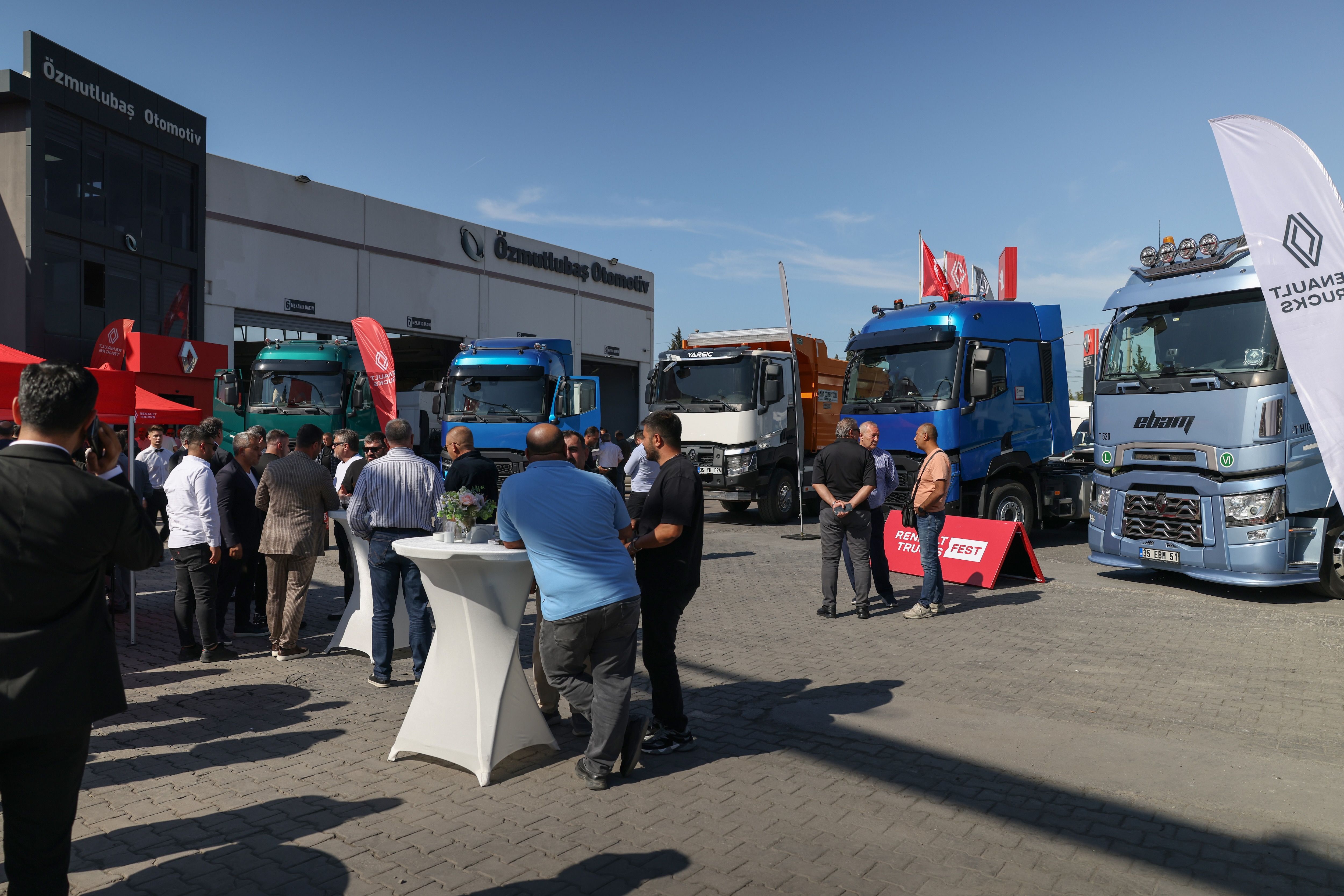Renault Trucks genişleyen ailesiyle büyük ilgi görüyor
