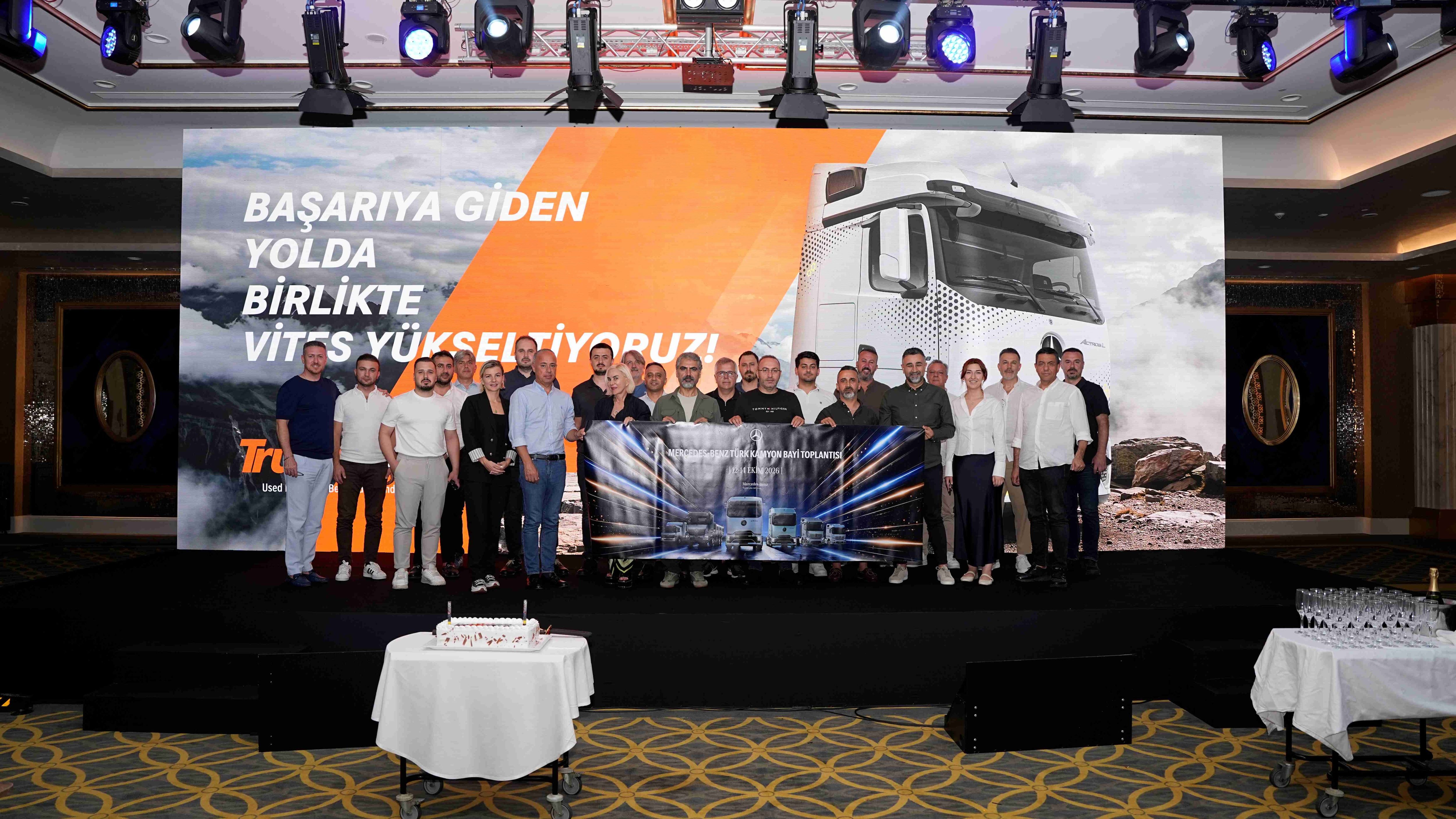 Mercedes bayileriyle Kıbrıs'ta buluştu